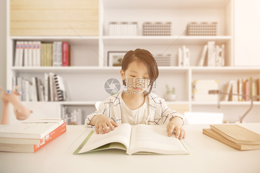 有中国游客在日本参与滑翔伞活动时坠海，中使馆提醒